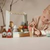 Little Dutch drvena igračka Slastičarnica s kolačima i slasticama za maštovitu igru djece.